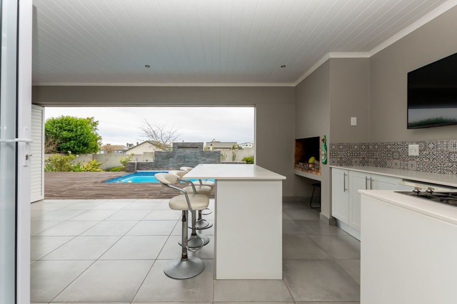 4 Bedroom Property for Sale in Myburgh Park Western Cape
